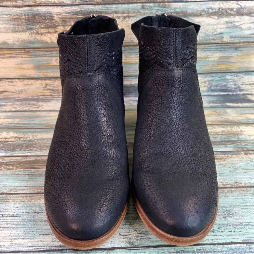 Vince Camuto Black Leather Ankle Bootie Sz 7M